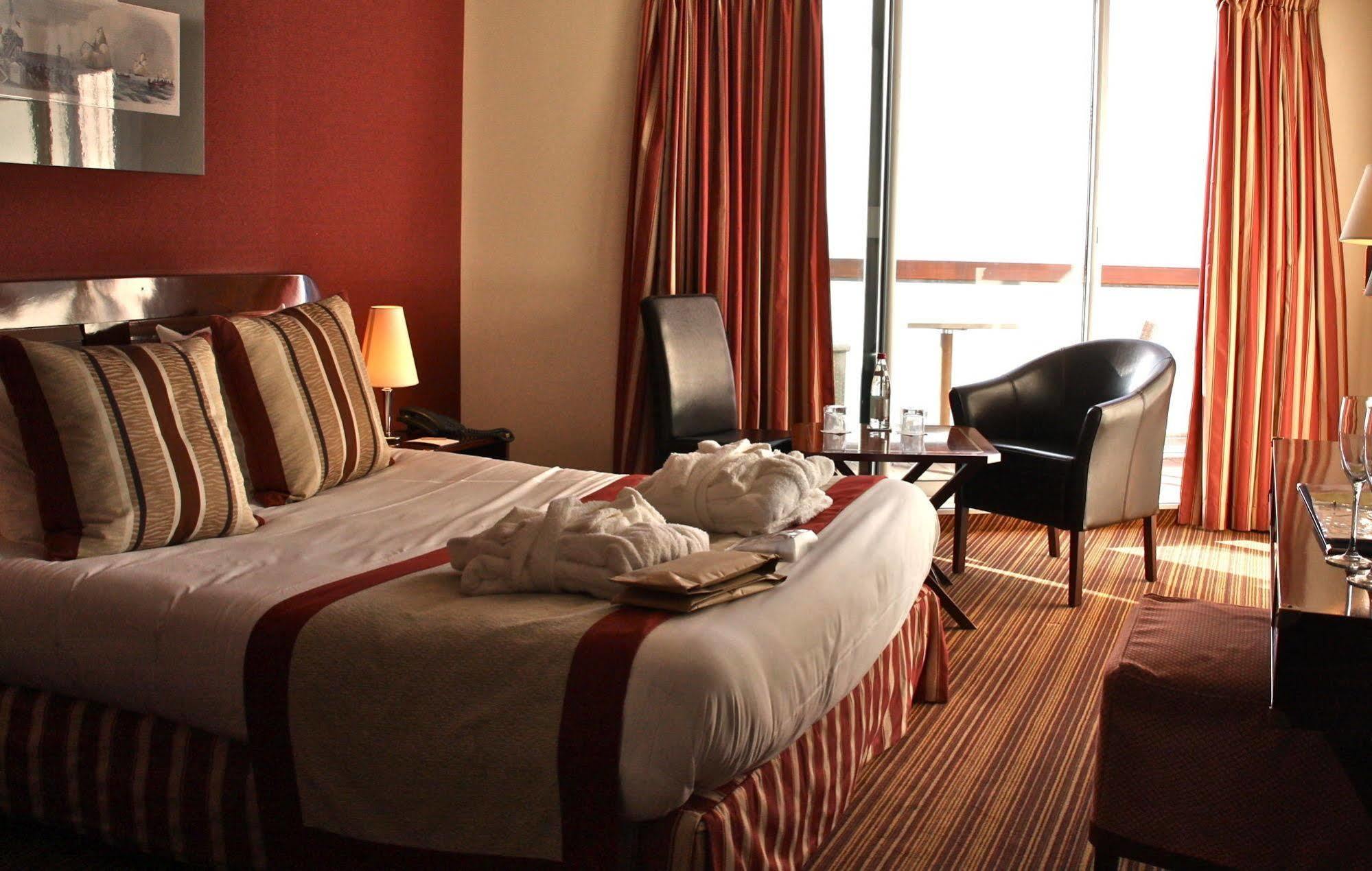 Logis Hotel - La Petite Rade Le Havre Eksteriør bilde